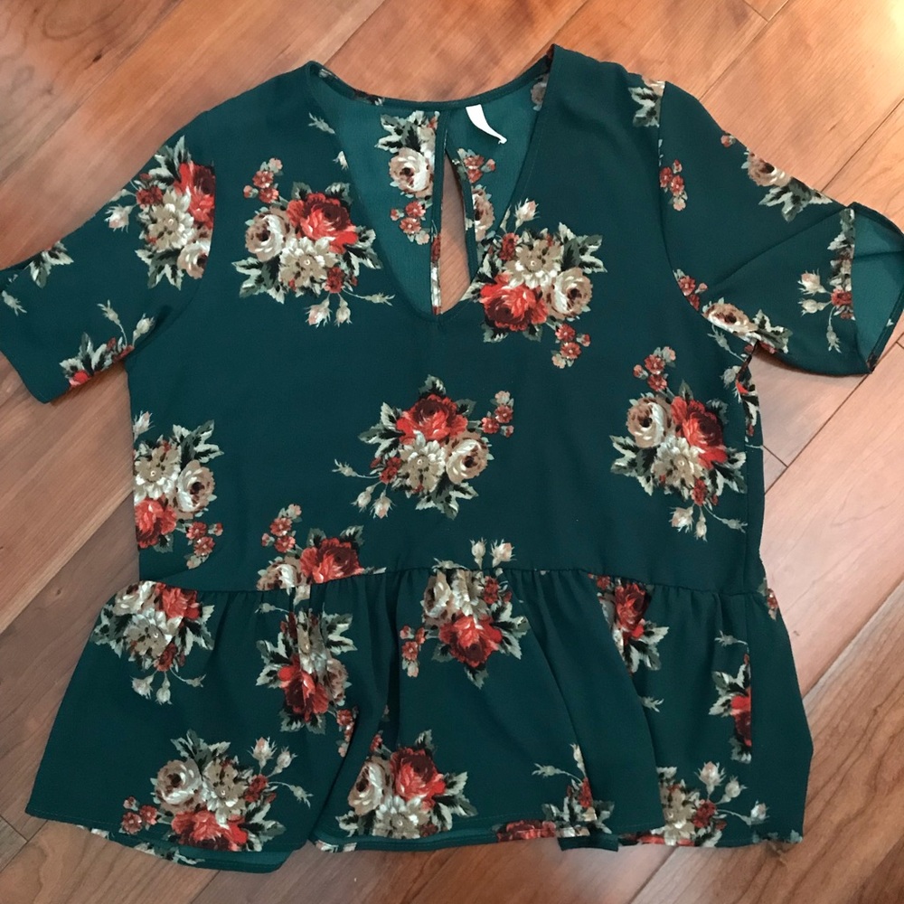 Green floral top